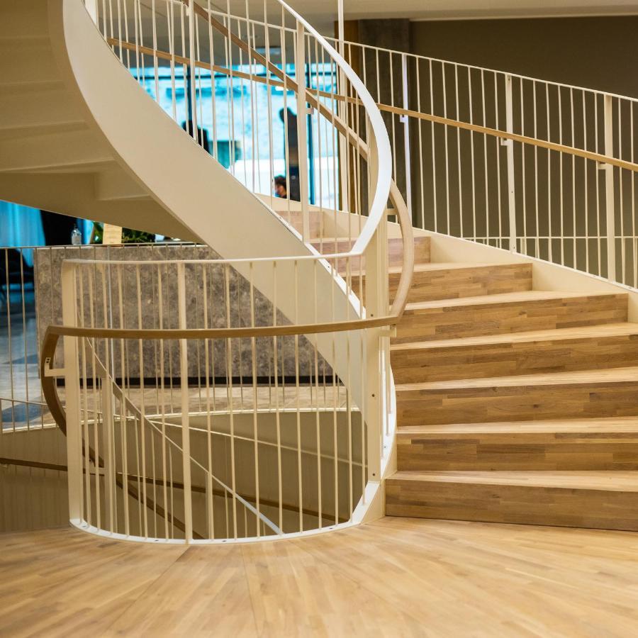 Comwell Copenhagen Portside Dolce By Wyndham Hotel Kültér fotó "The staircase of the building is made of wood and metal."